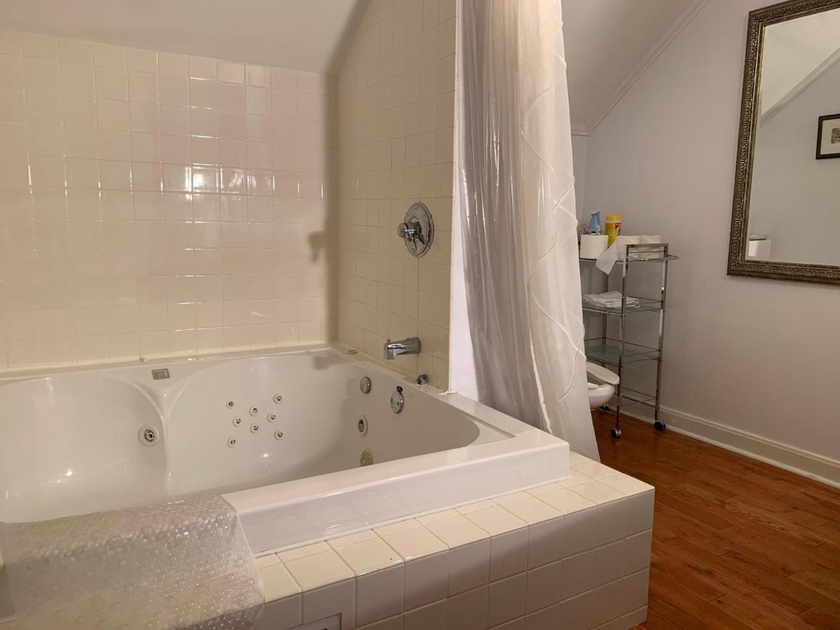 Monroe House Executive Guest Suites セントジョンズ エクステリア 写真