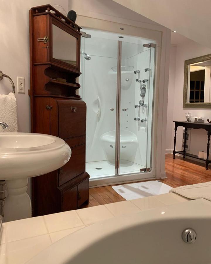 Monroe House Executive Guest Suites セントジョンズ エクステリア 写真