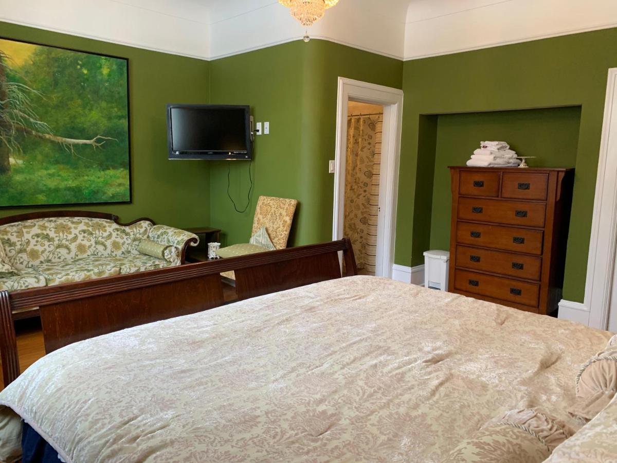 Monroe House Executive Guest Suites セントジョンズ エクステリア 写真