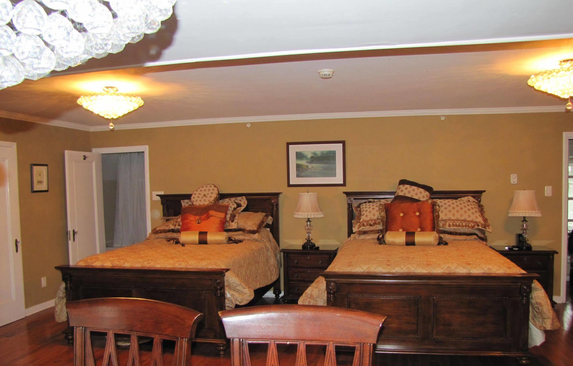 Monroe House Executive Guest Suites セントジョンズ エクステリア 写真