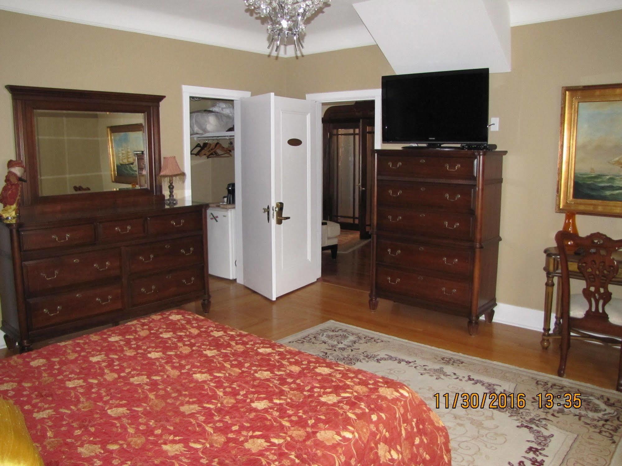 Monroe House Executive Guest Suites セントジョンズ エクステリア 写真